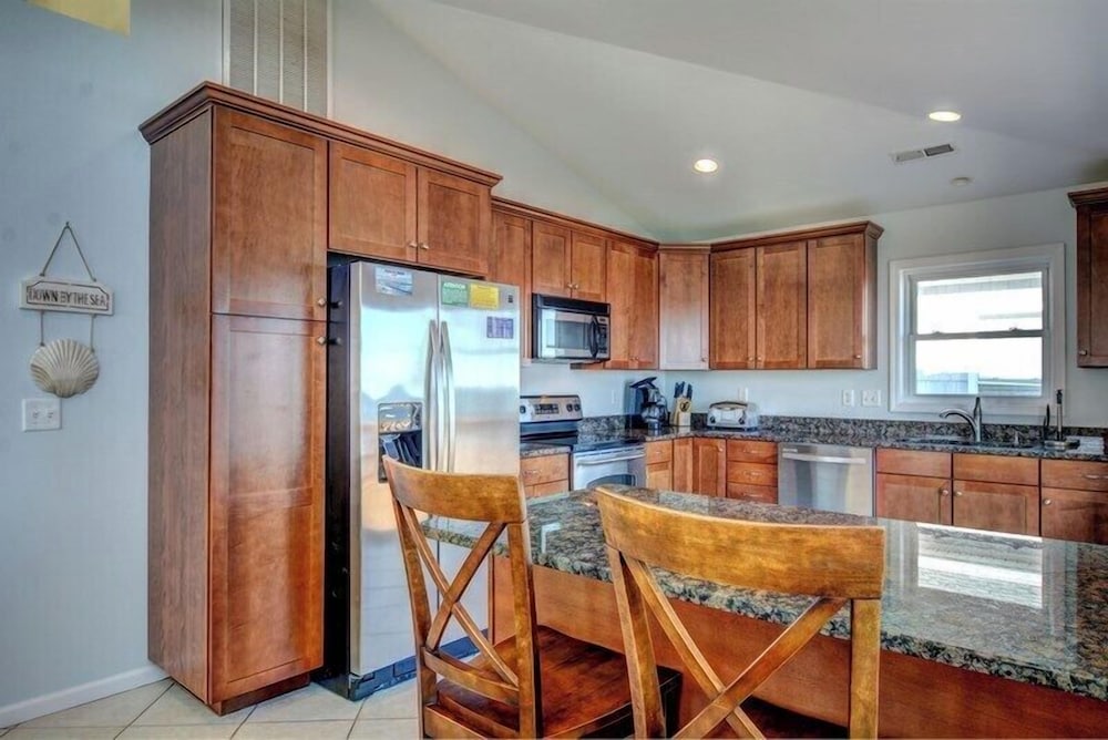Barefoot Bungalow by Topsail Realty