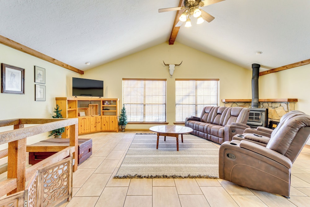 Hike, Fish & Explore: Family Cabin in Sulphur!
