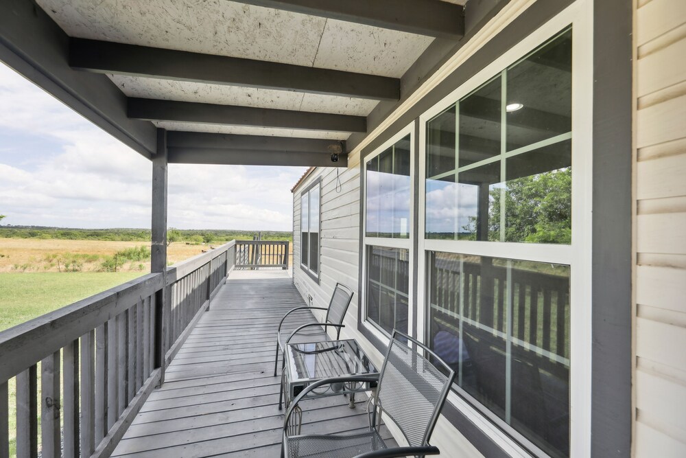 Modern Del Valle Vacation Rental w/ Deck & Views! - Image 2
