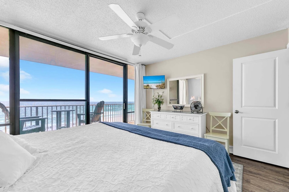 Leeward 403 at Edgewater