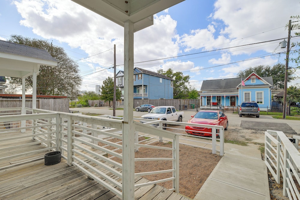 Light Rail Access & Skyline View! Modern HTX Home