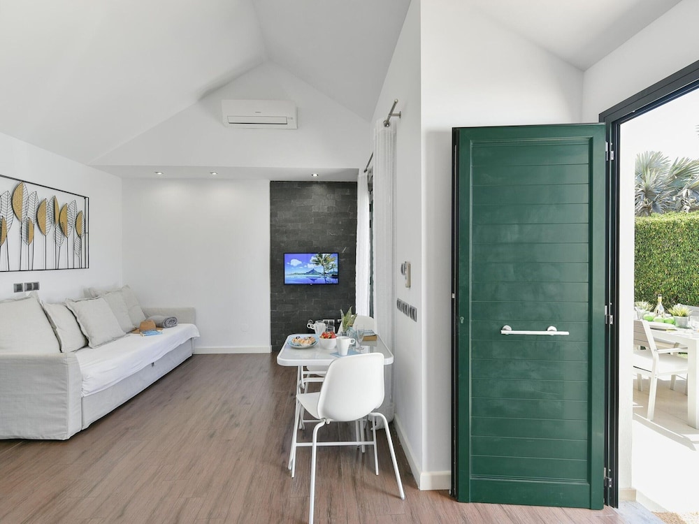 Central Bungalow With Communal Pool in Maspalomas
