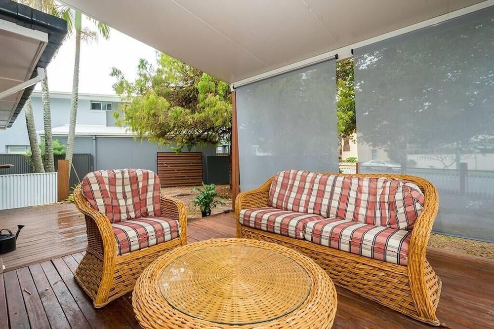 4 BDRM Pet Friendly Home 200m to Creek