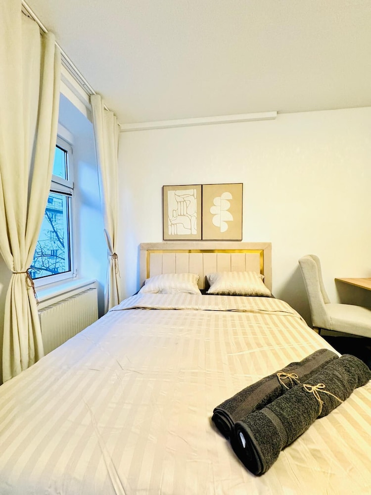 Luxury 7 Bedroom Apartment Sleeps 16