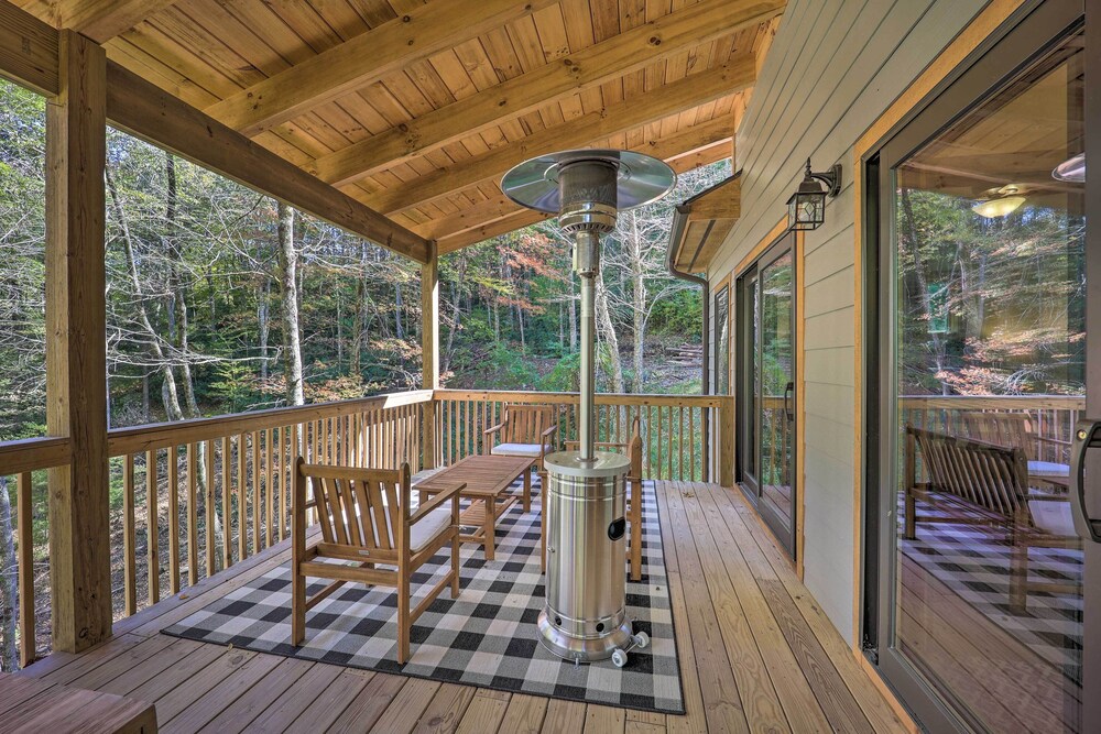 Treetop Cabin w/ Hot Tub, Near Appalachian Ski