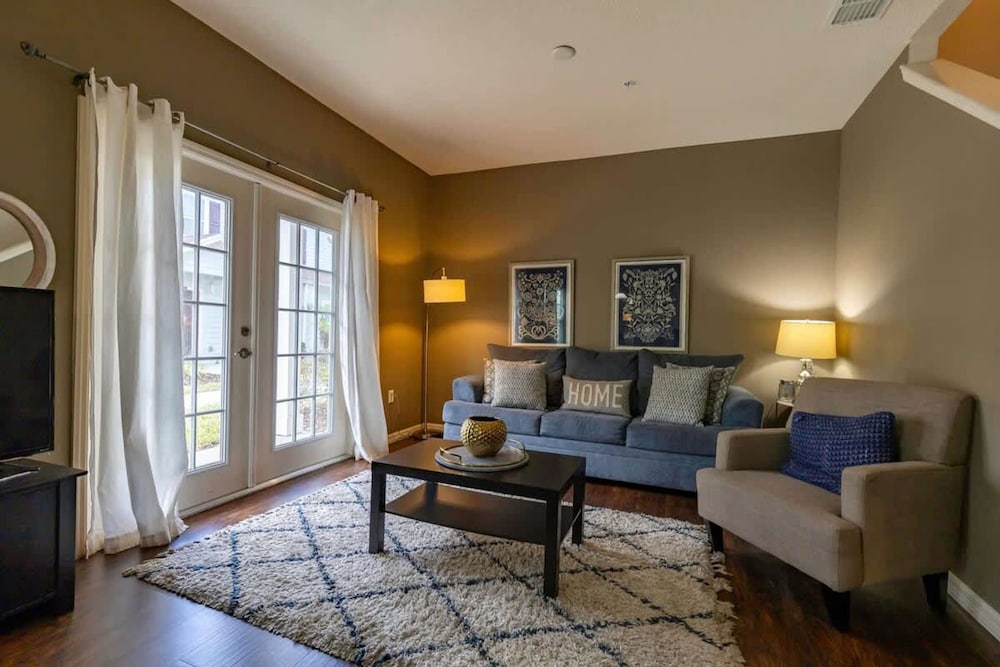 4BR Family Townhouse Steps to Disney