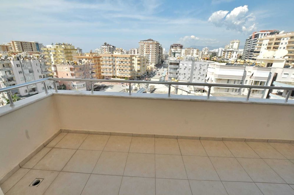 Guitar Apartment view 3