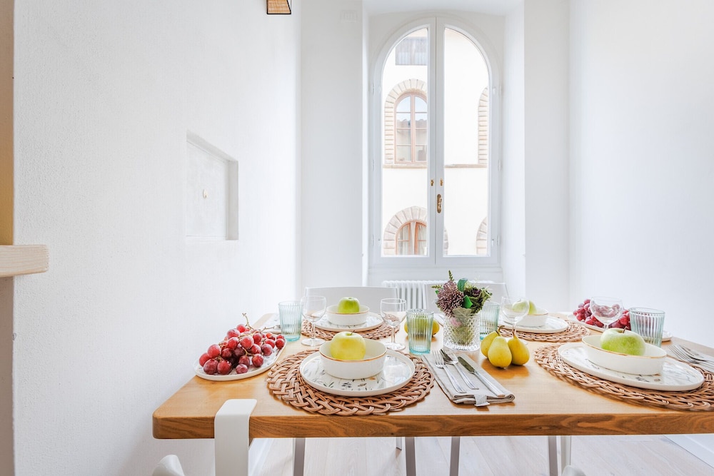 Casa Joyce in Lucca With 1 Bedrooms and 1 Bathrooms