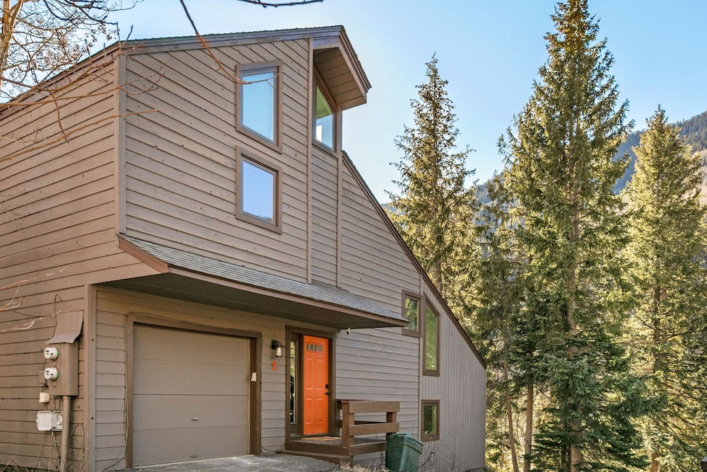 4352 Spruce Way 3 Bedroom Townhouse by RedAwning view 2