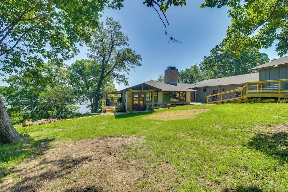 Waterfront Hot Tub - Luxe Home on Grand Lake!