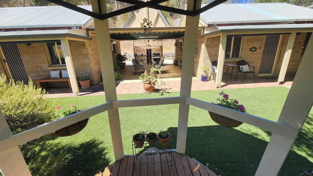 Riesling Trail and Clare Valley Cottages