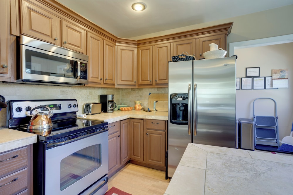 Yard & Grill: Centrally Located Denver Retreat!