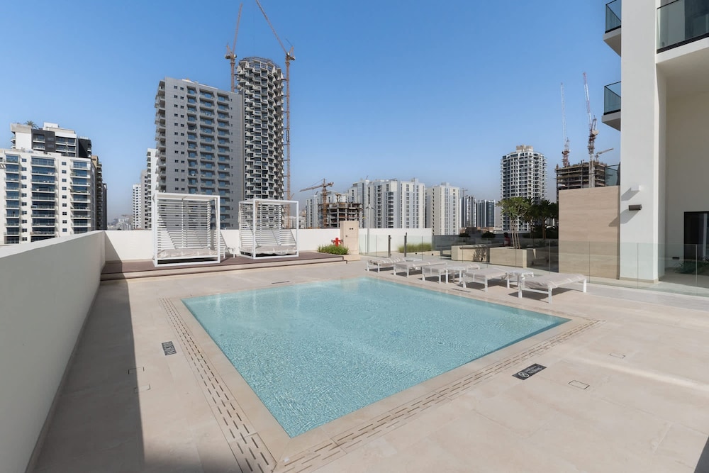 Luxury 1-bedroom JVC Apartment With Balcony Pool