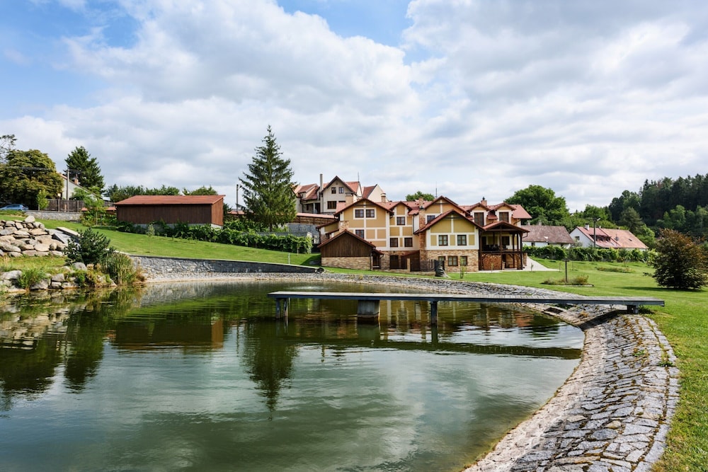 Villa in Varvazov With Garden and Barbecue
