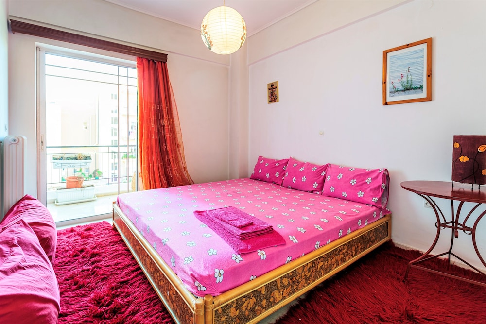 Bright Comfy Flat near Beach & City Center view 2
