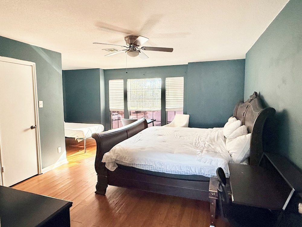 Family Retreat Near Kalahari-Sleeps 11