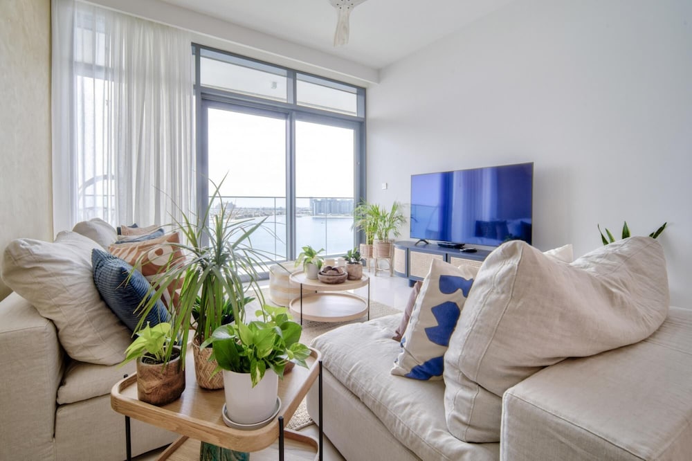 Luxury Sea View Living on Emaar Beachfront