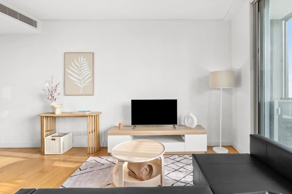 Central Peaceful 1 Bedroom With Balcony Aircon