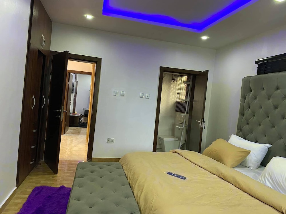 Comforts Court And Apartment