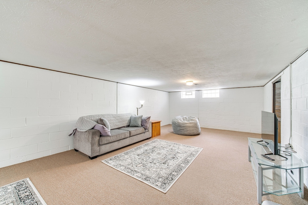 8 Mi to Cleveland: Family Home w/ Fenced Backyard!