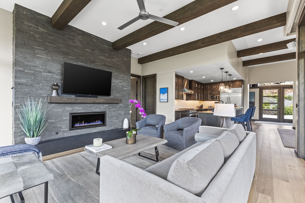 Nine Peaks 4 Bedroom Home