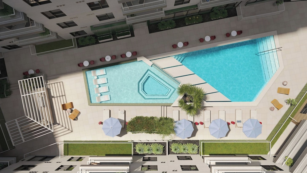 18 Guests Resort Pool + Bar, Dining, Terrace South Lamar, Steps to Zilker The Code, Avantstay