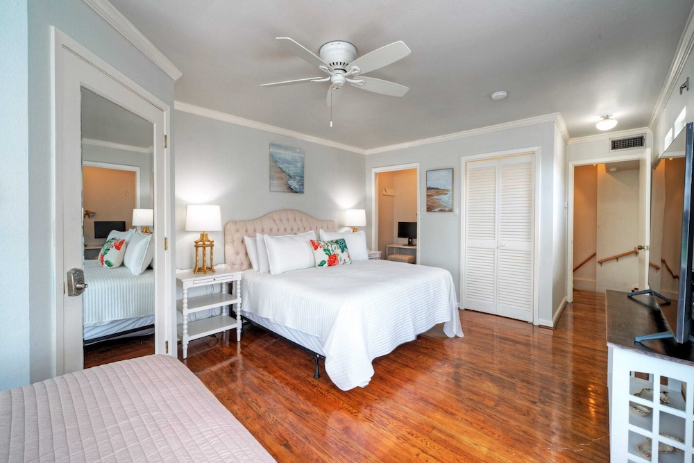 The Koi Marlin Port A Home w/ Pool, Pond, Grill & Near Beach + Marinas