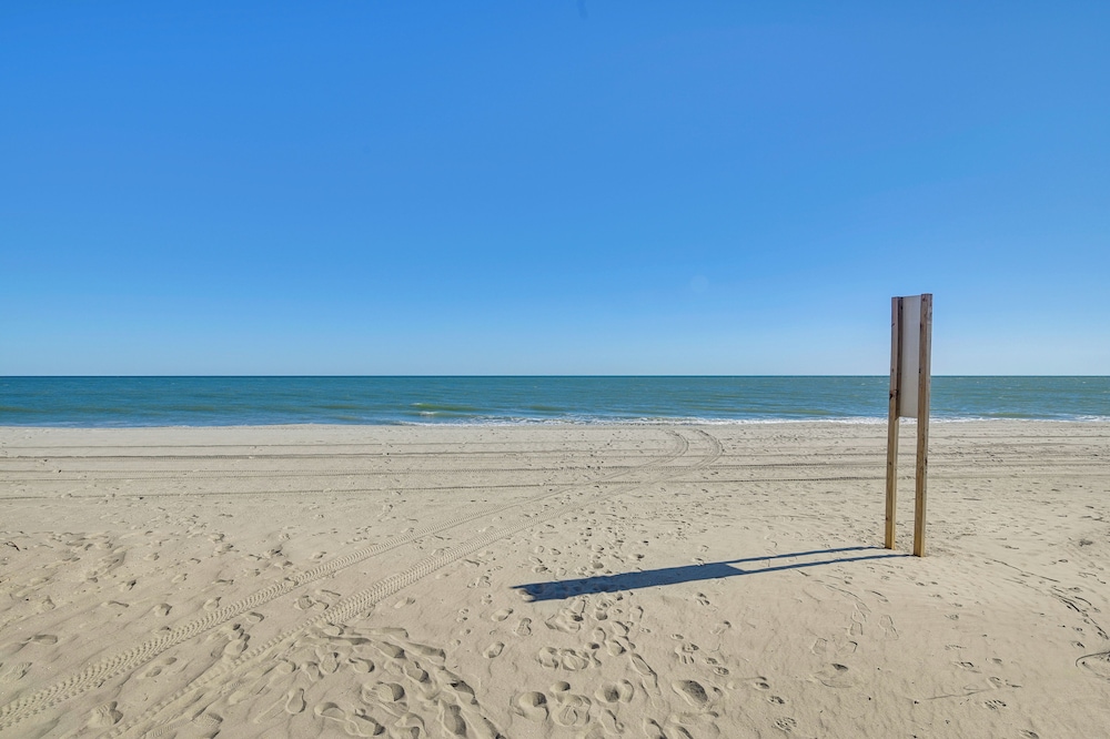 2 Blocks to Ocean: Garden City Beach Home w/ Pool!
