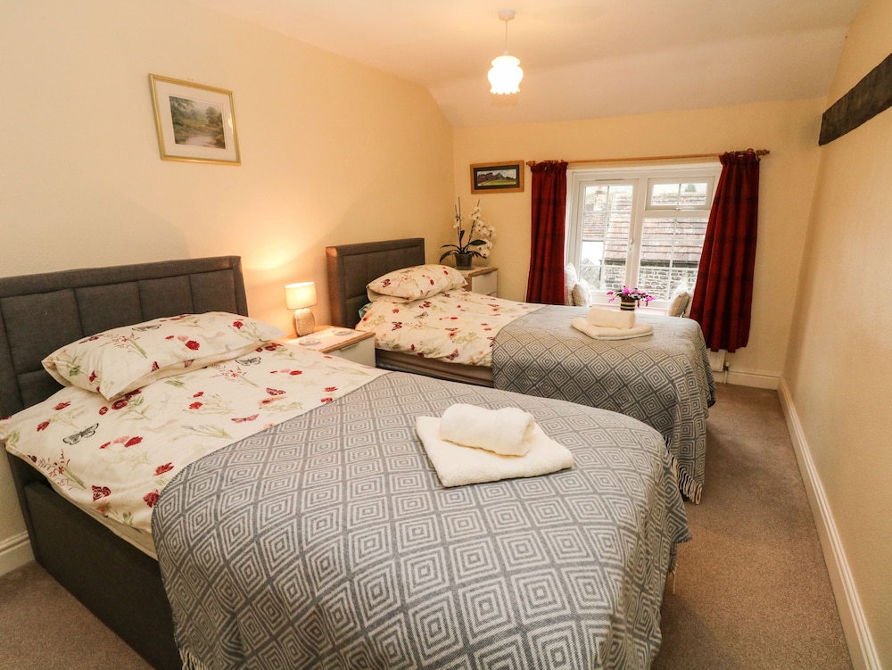Eastry Cottage view 3