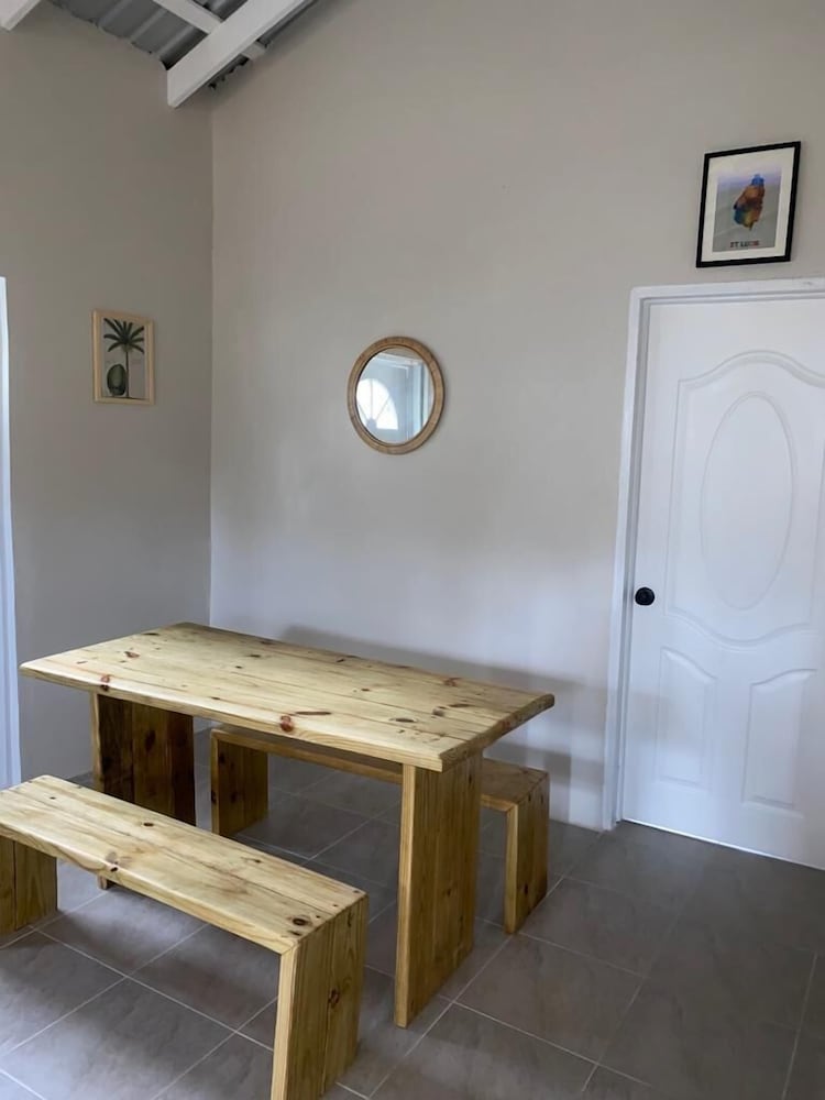 Vee's Country Apartments
