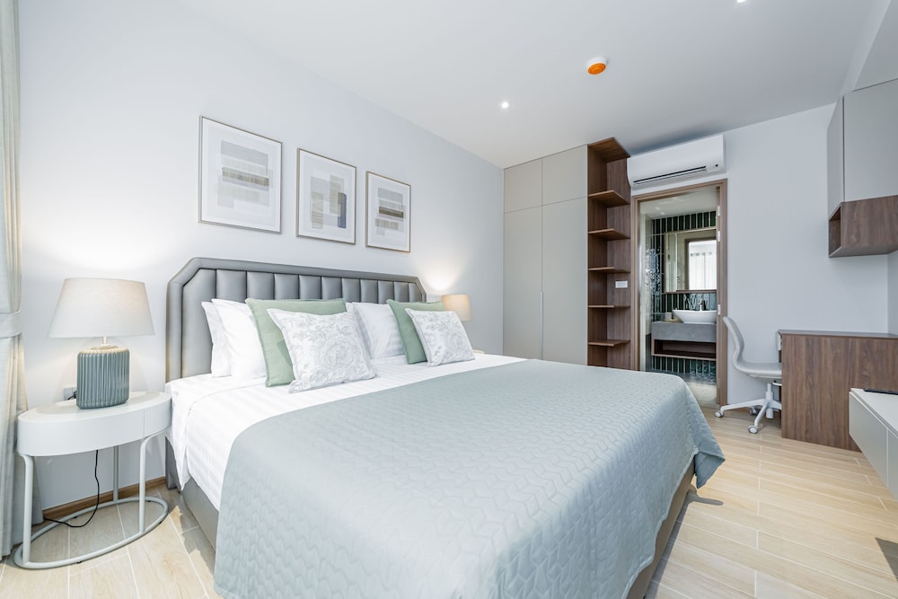 Beachside 2BR 200 m to BangTao beach