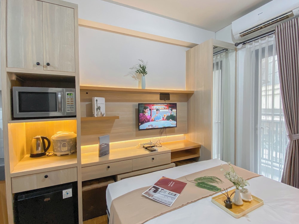 Good Place and Cozy Studio at Transpark Cibubur Apartment