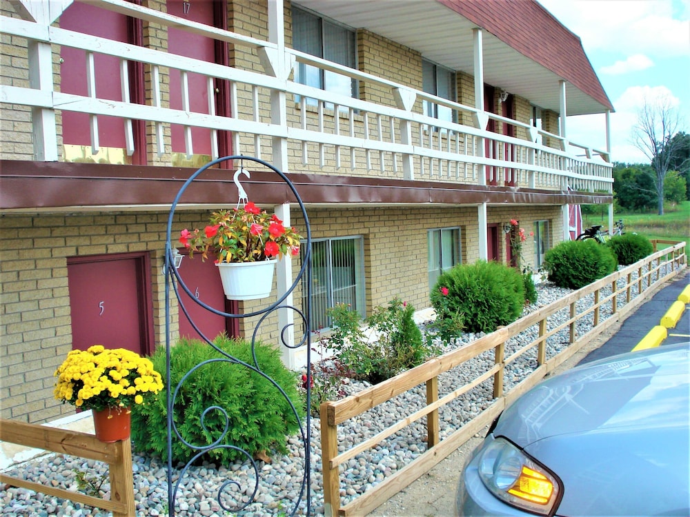 Country Meadow inn view 3