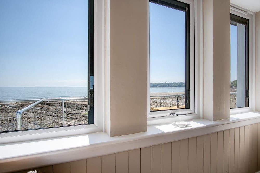 Waterfront 1 - 1 Bedroom Apartment - Wisemans Bridge