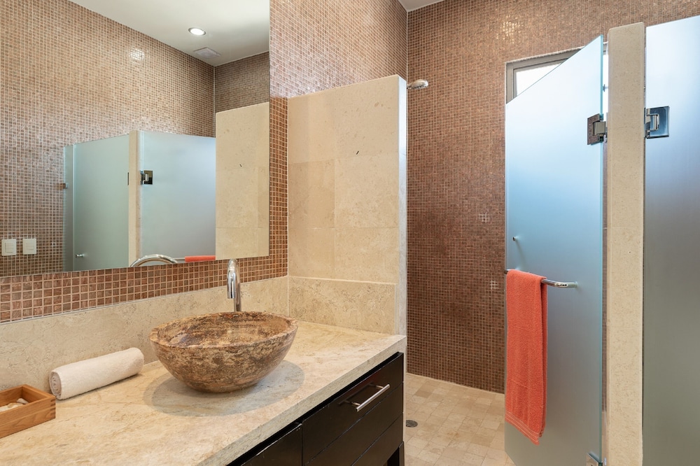 Encanto Living 1201 -4BR by Kivoya
