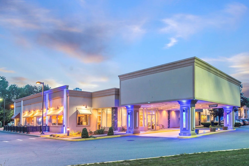 Brattleboro Vacations - Quality Inn  Conference Center - Property Image 40