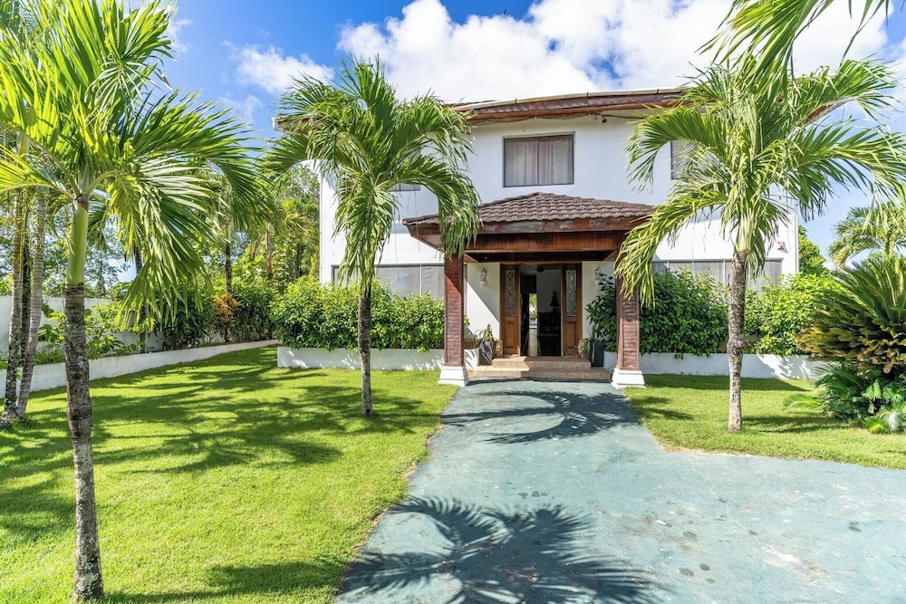 Natural Pool Villa Perfect for Families