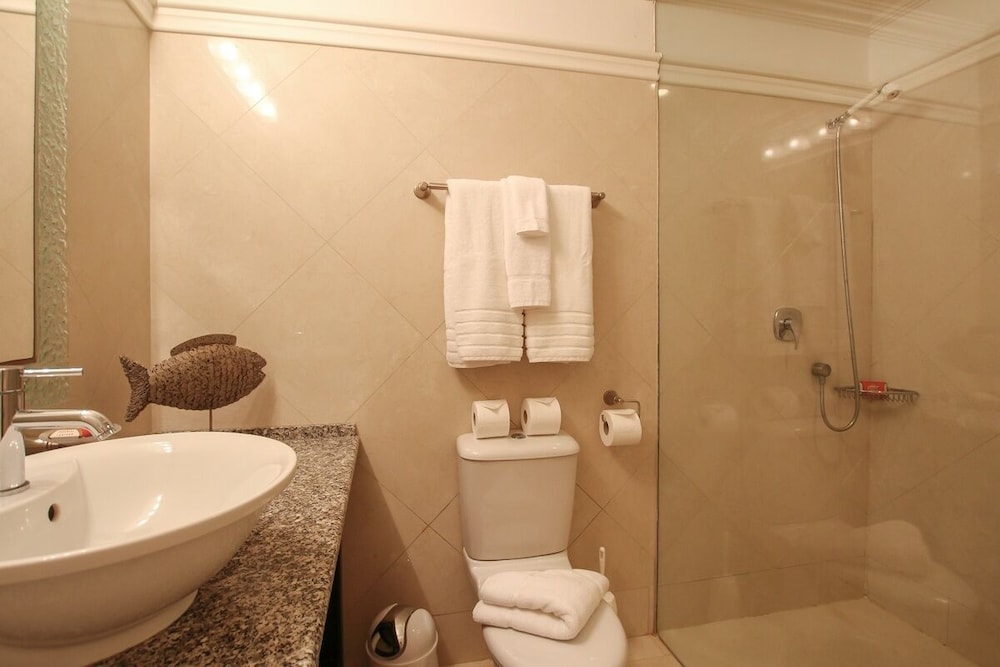 Large Townhouse with Plunge Pool, 3 mins from Beach - Turtle View 2 by BSL Rentals