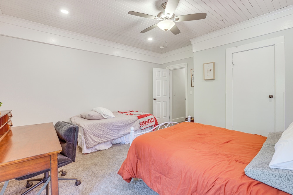 2 Mi to Dtwn: Stylish Urban Retreat in Birmingham
