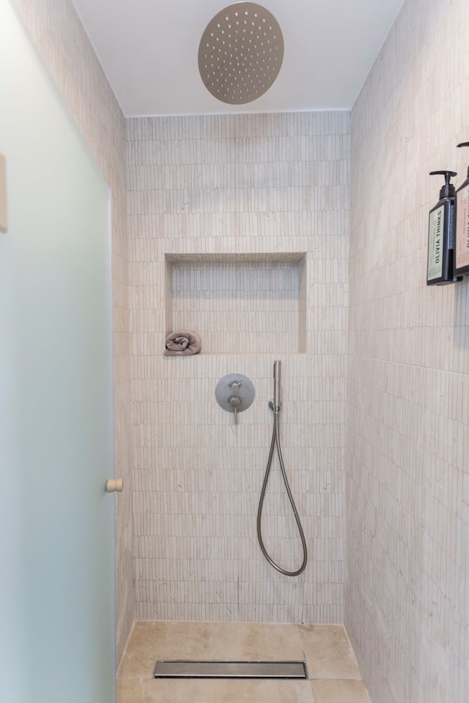Nusa Suites & Villas