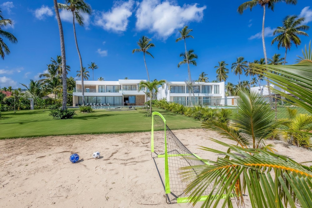 Luxury 9BR Beachfront Stunner With Private Pool view 2