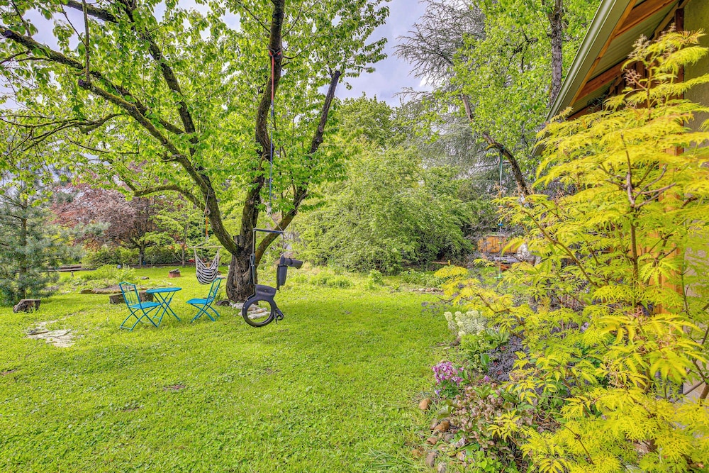 Unique & Serene Retreat, 7 Mi to Downtown Portland