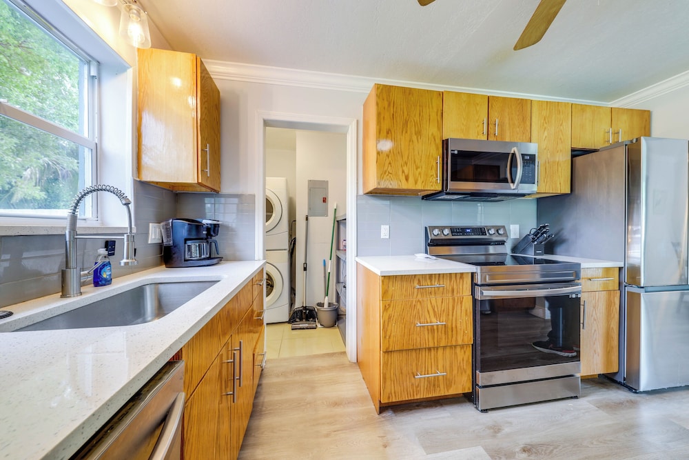 4 Mi to Ocean: Family Getaway in Pompano Beach!