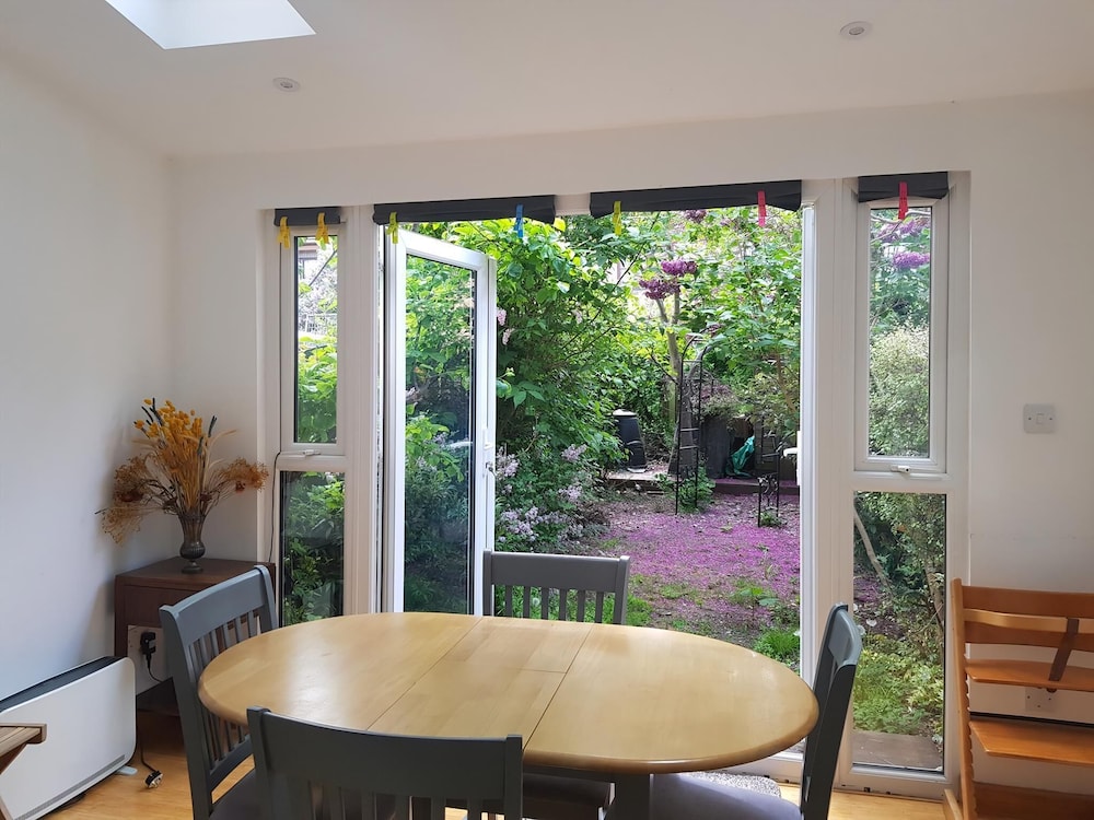 Stylish & Spacious 3-bed Home in Vibrant Bow