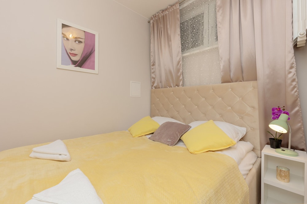 Łodź One Bedroom & Balcony by Renters view 4