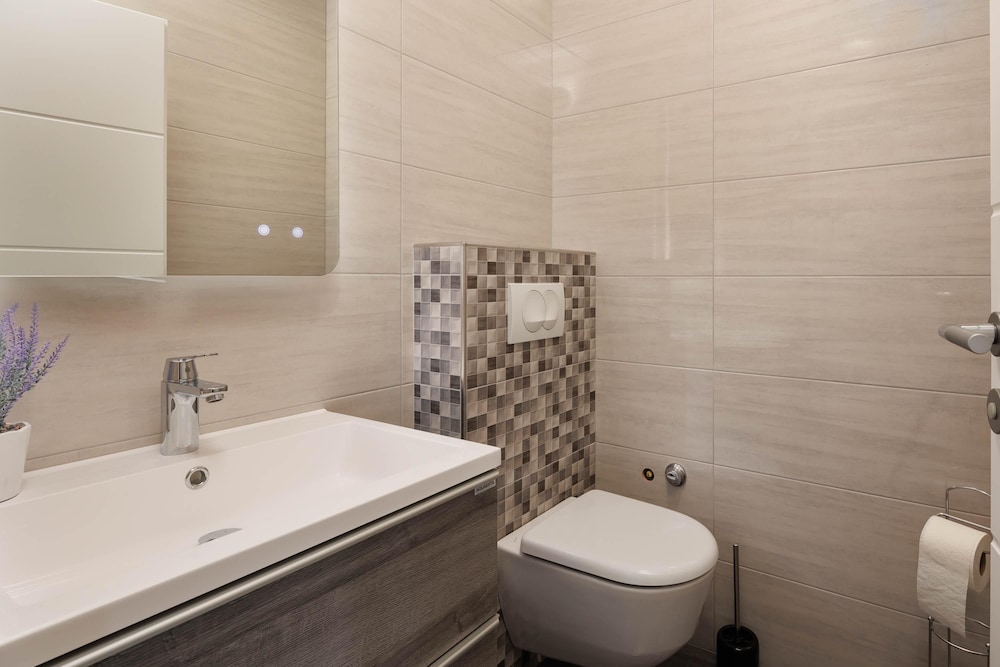 Seafront Apartment Nana 2