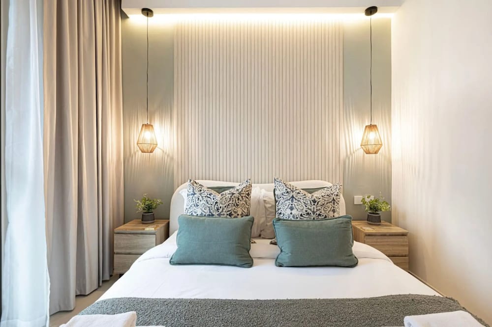 Burj Crown Lux Apartment by Dubai Mall