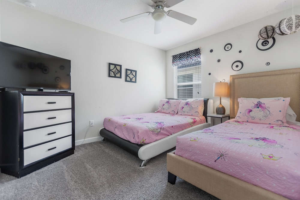 Kissimmee Retreat  6BR House Sleeps 14