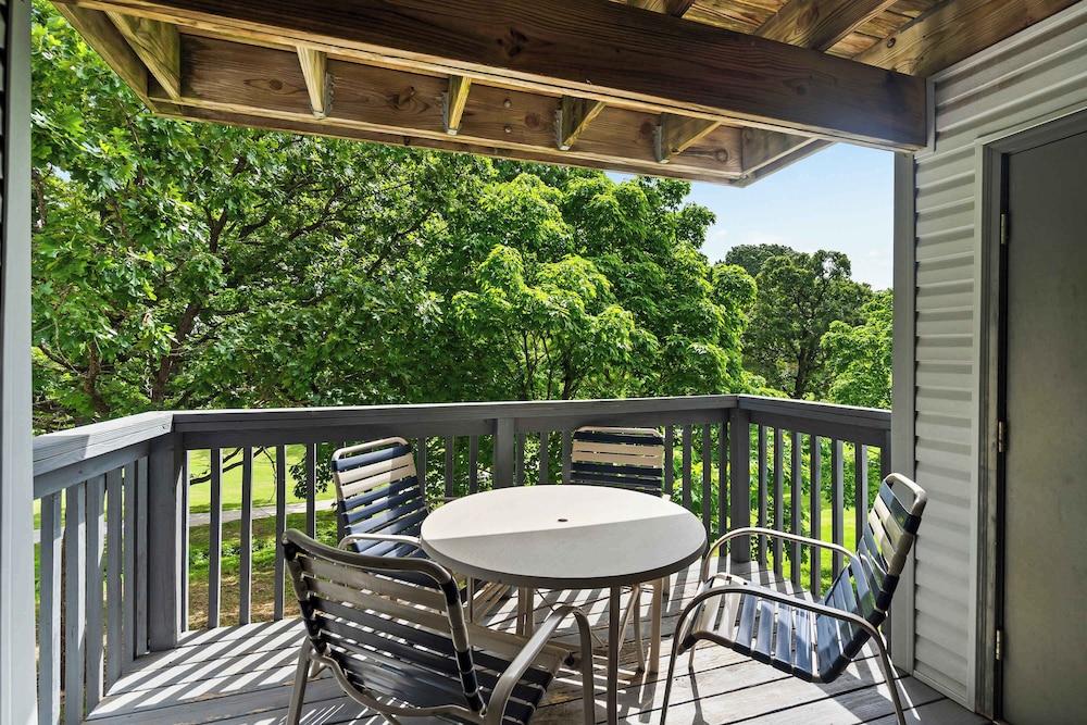 Ron's Retreat Stay for 6 With Resort Amenities