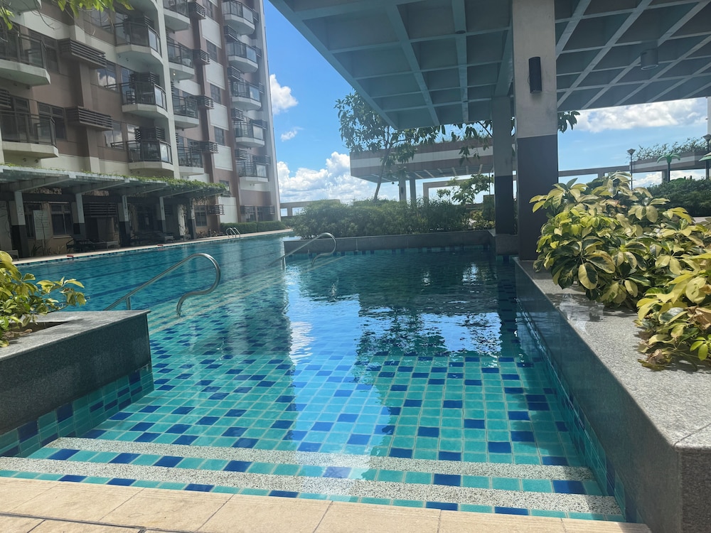Manila Bay View - 1BR with balcony